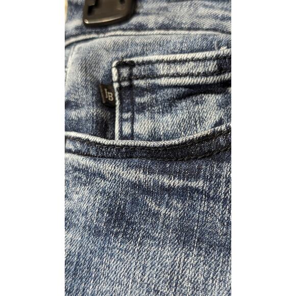 Judy Blue Los Angeles Relaxed Fit Shredded Back Pocket Raw Hem Jean Sz 7/28 - Picture 10 of 15